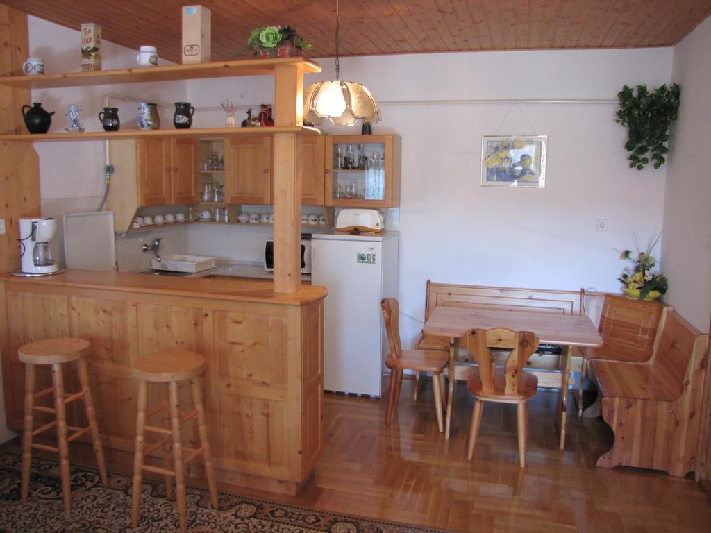 Schmidt Apartment Балатонфеньвеш Номер фото
