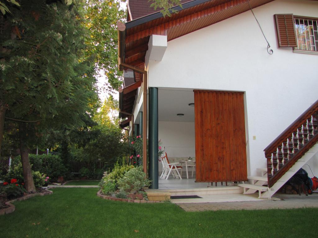 Schmidt Apartment Балатонфеньвеш Номер фото